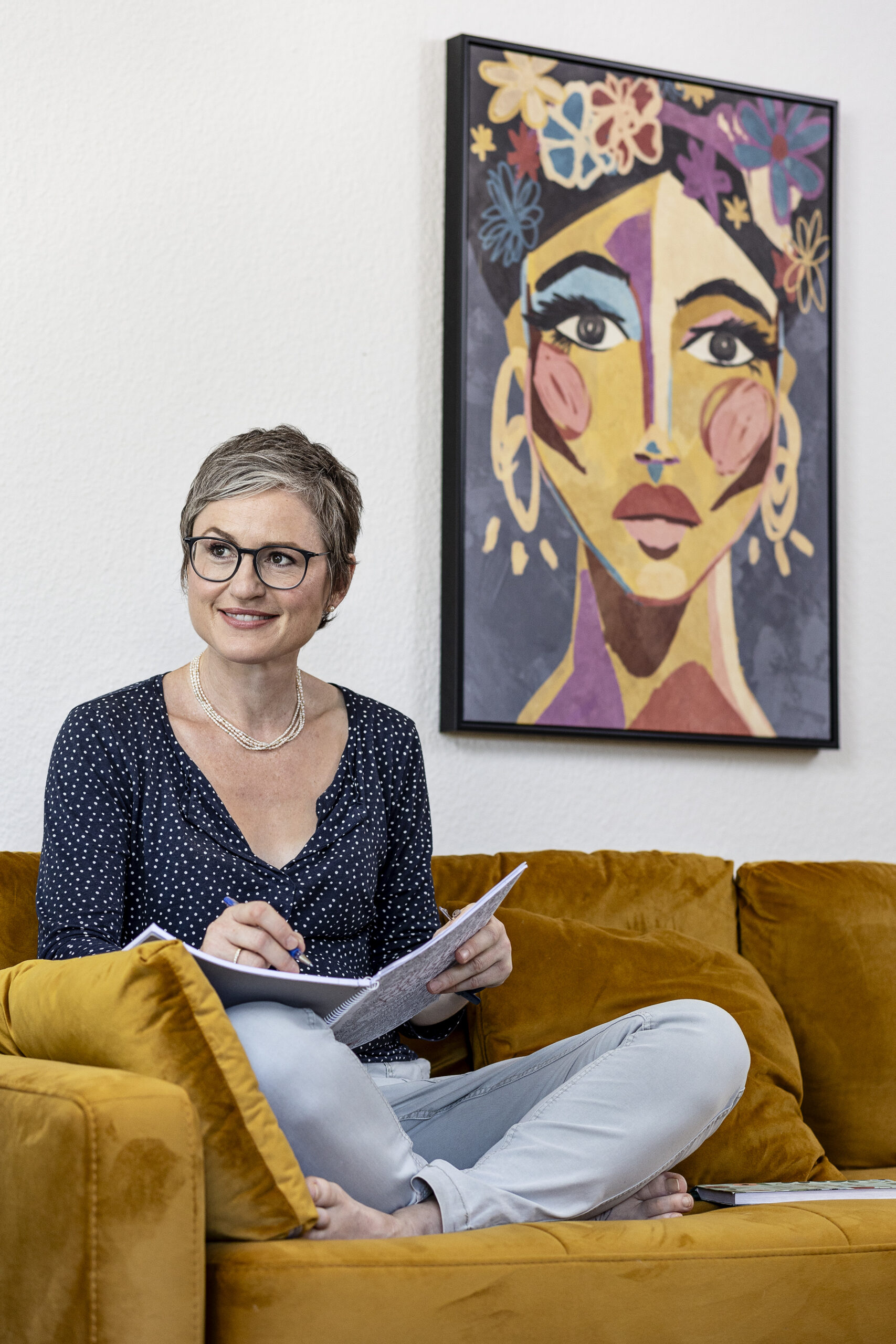 Nadine Herfort zeigt ihr freundlichstes Lächeln